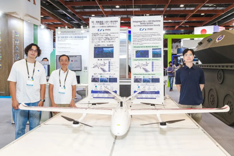 20260918_news02 中華系統與璿元科技、影臻智太公司,展出「5G+低軌衛星+AI無人機海纜巡護系統」。